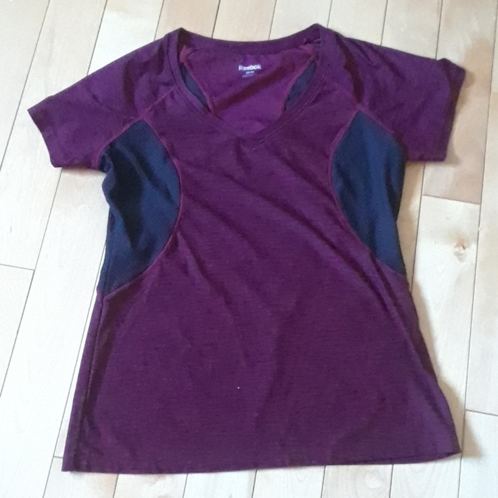 Reebok workout athletic top